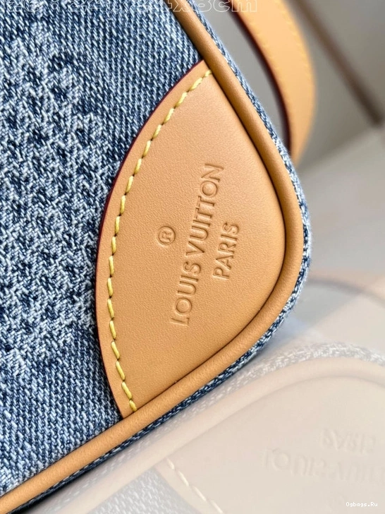 Messenger-24*24*8CM LOUIS VUITTON Chess 0125